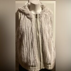 CREAM FlUFFY HOODED VEST TRIMED IN FAUX LEATHER